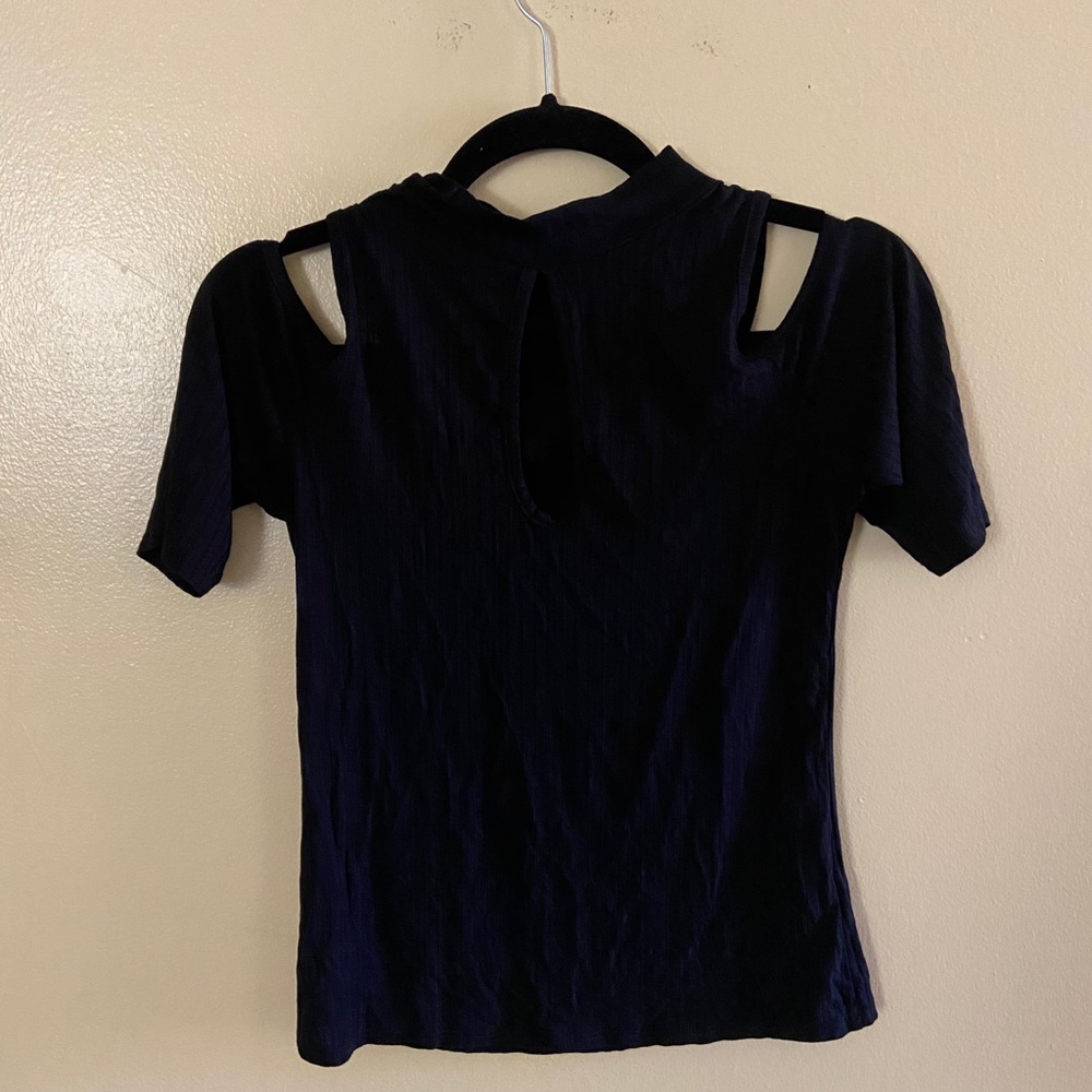 Stylist Cold Shoulder Top with Key Hold